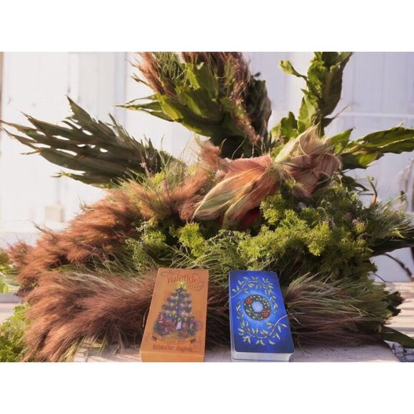 Yuletide Tarot Card Deck, 78 Holiday Cards 4.13" x 2.48" NIB Festive Design - Picture 6 of 10